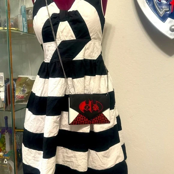 Harley Quinn x Batman Clutch – Red, Black & White - Picture 1 of 9